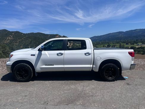 Used 2012 Toyota Tundra 4x4 CrewMax w/ Tow Pkg image 2