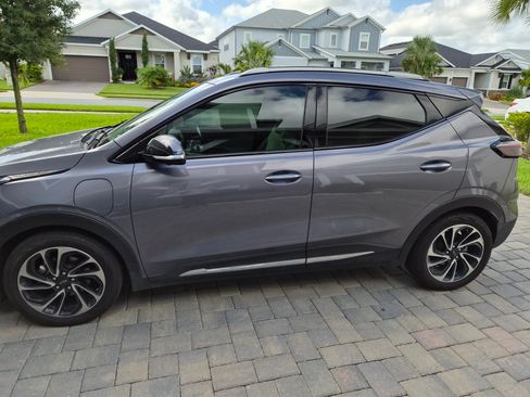 Used 2022 Chevrolet Bolt EUV Premier w/ Sun & Sound Package image 2