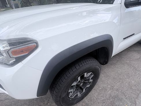 Used 2019 Toyota Tacoma TRD Off-Road w/ Technology Package AWD/4WD image 15