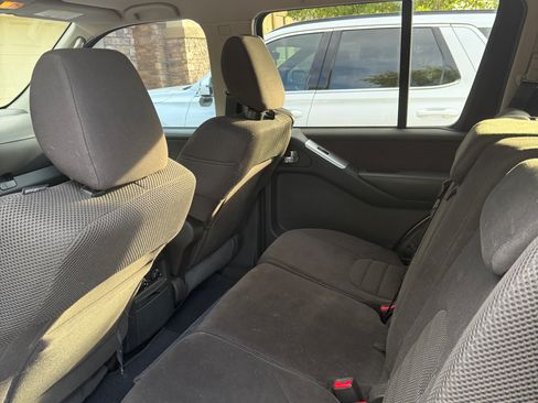 Used 2011 Nissan Pathfinder SV image 21