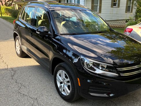 Used 2017 Volkswagen Tiguan S AWD/4WD image 2