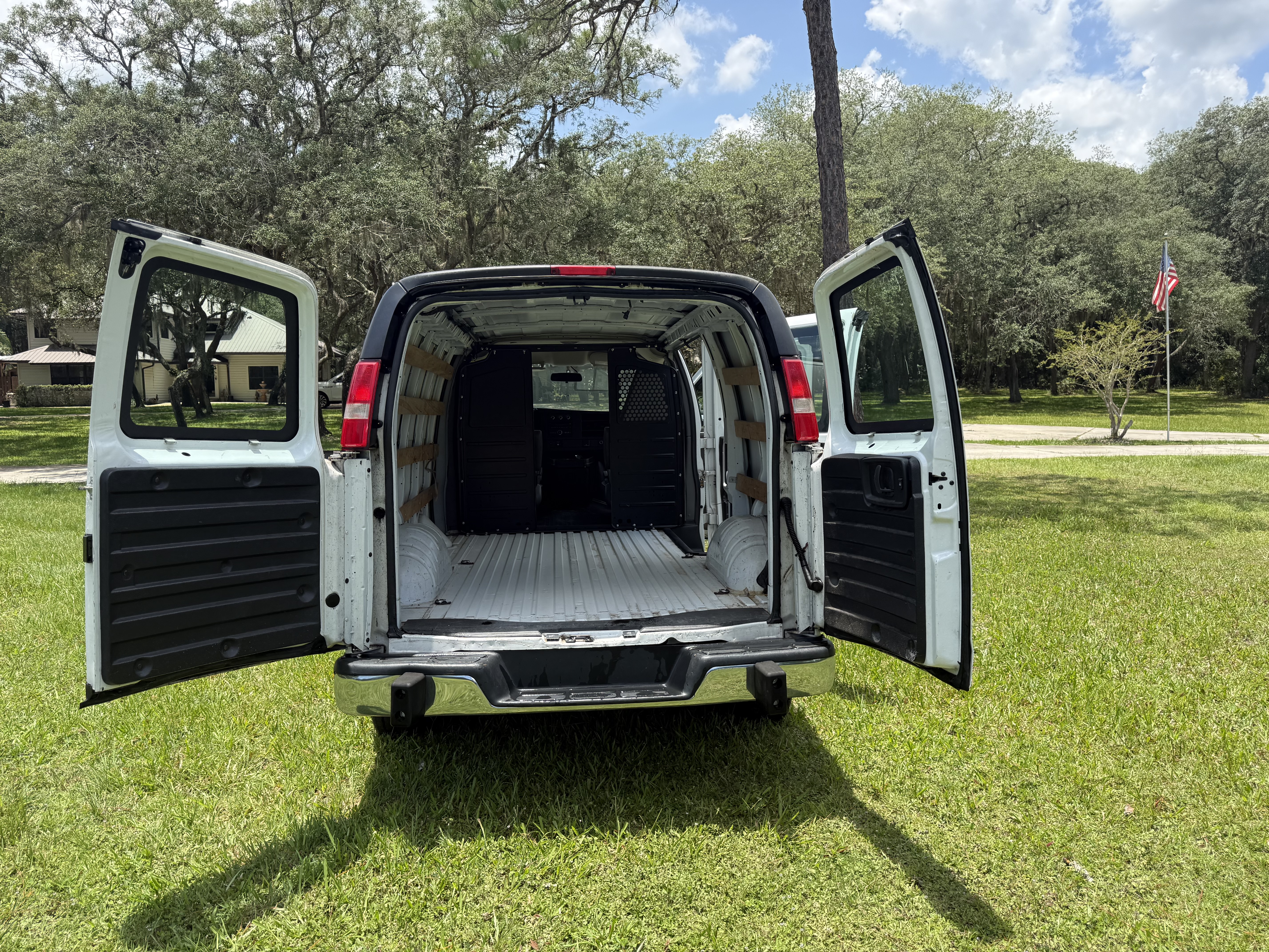 Used 2019 GMC Savana 2500 w/ Driver Convenience Package RWD image 9