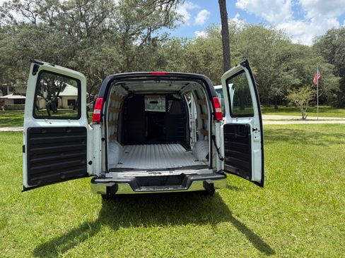 Used 2019 GMC Savana 2500 w/ Driver Convenience Package RWD image 9