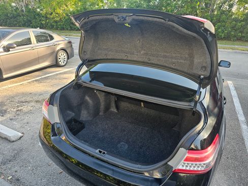 Used 2011 Toyota Camry LE image 9