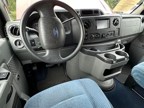 Used 2011 Ford E-150 and Econoline 150 Wagon RWD image 9