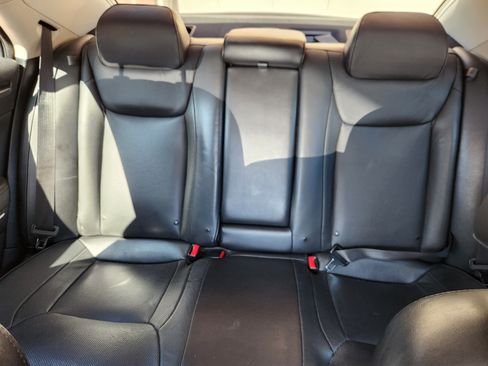 Used 2016 Chrysler 300 C image 6