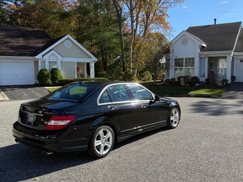 Used 2011 Mercedes-Benz C 300 4MATIC Sedan image 5