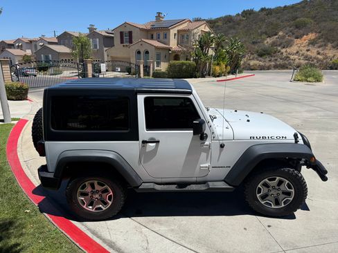 Used 2014 Jeep Wrangler Rubicon AWD/4WD image 6