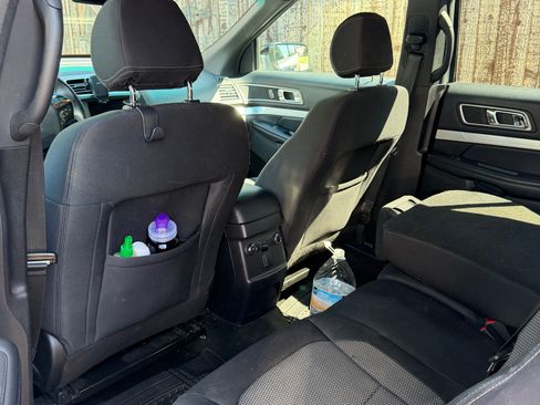 Used 2016 Ford Explorer XLT w/ Equipment Group 201A image 8