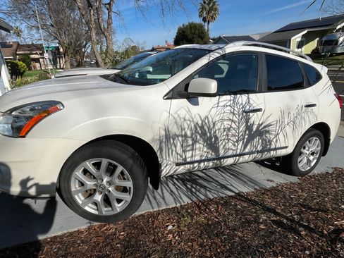 Used 2011 Nissan Rogue SV w/ SL Pkg image 4