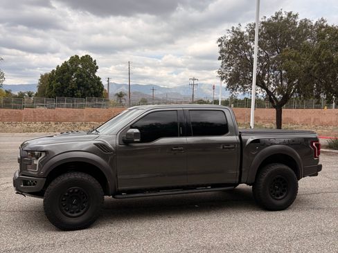 Used 2018 Ford F150 Raptor w/ Equipment Group 802A Luxury AWD/4WD image 4