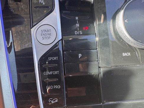 Used 2025 BMW X5 xDrive40i w/ Premium Package image 18