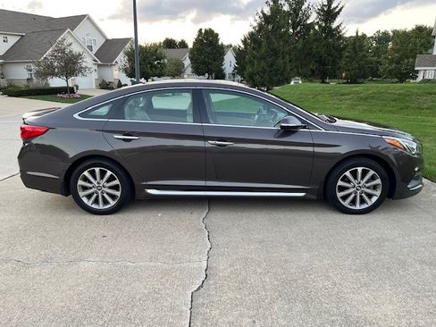 Used 2016 Hyundai Sonata Limited w/ Option Group 04 FWD image 4