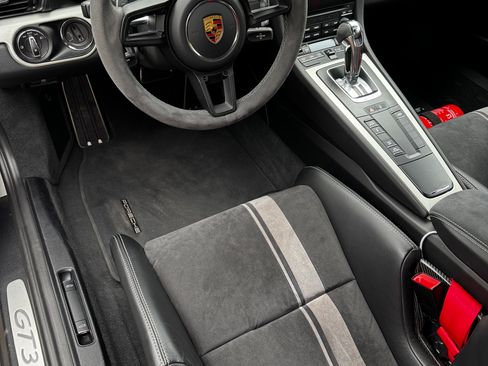 Used 2018 Porsche 911 GT3 RWD image 19