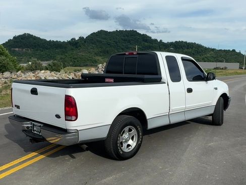 Used 2004 Ford F150 XLT RWD image 2