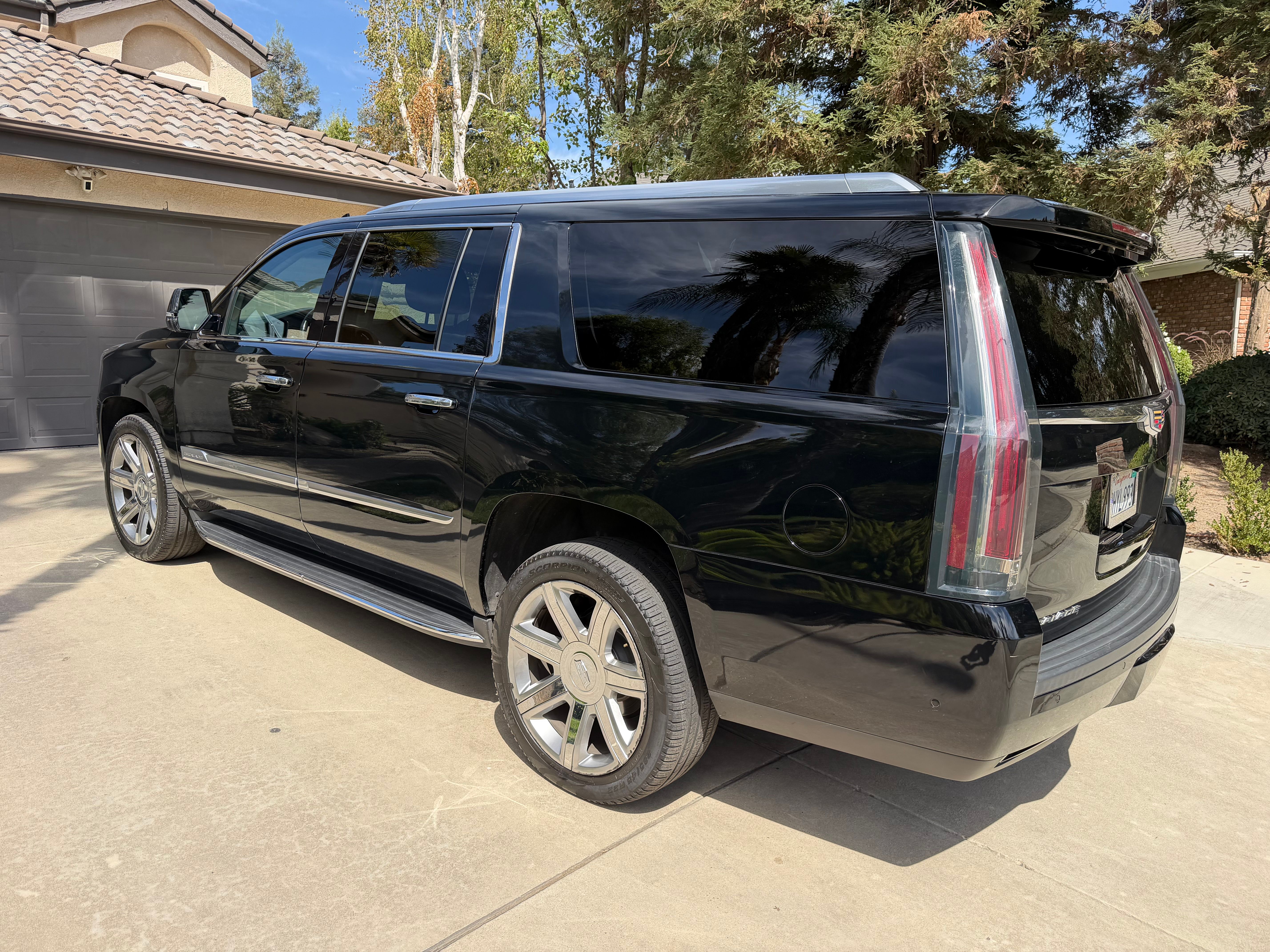 Used 2019 Cadillac Escalade ESV Premium Luxury AWD/4WD image 9
