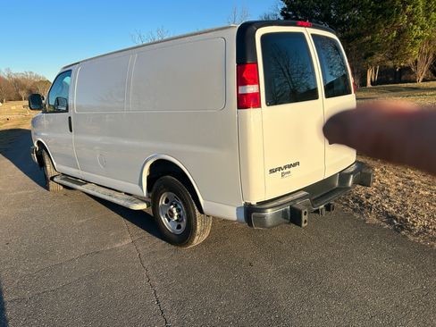 Used 2021 GMC Savana 2500 w/ Driver Convenience Package image 4
