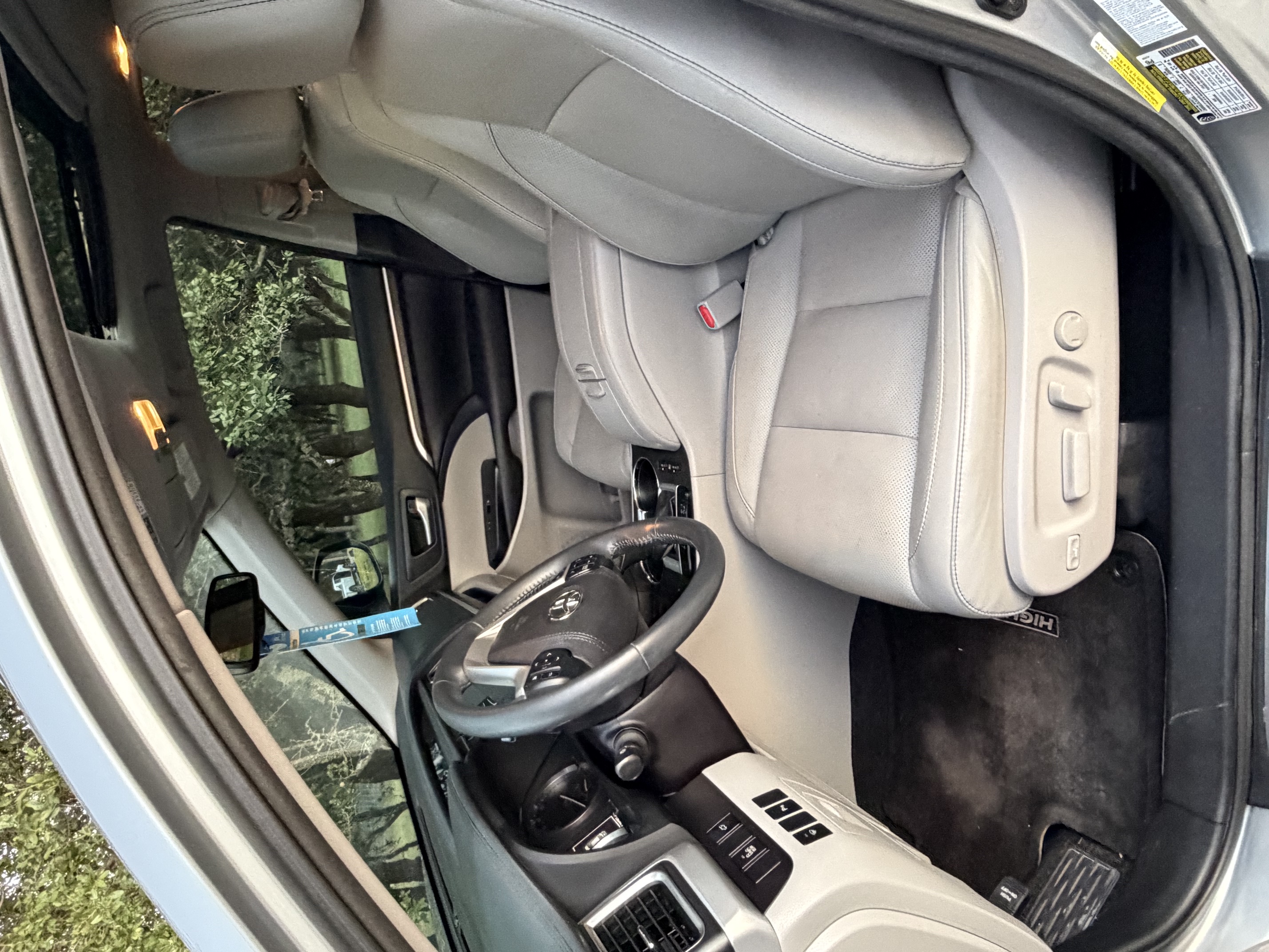 Used 2016 Toyota Highlander Limited FWD image 12