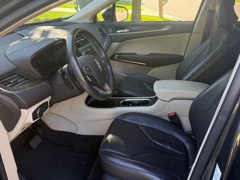Used 2019 Lincoln MKC Reserve w/ MKC Climate Package AWD/4WD image 6