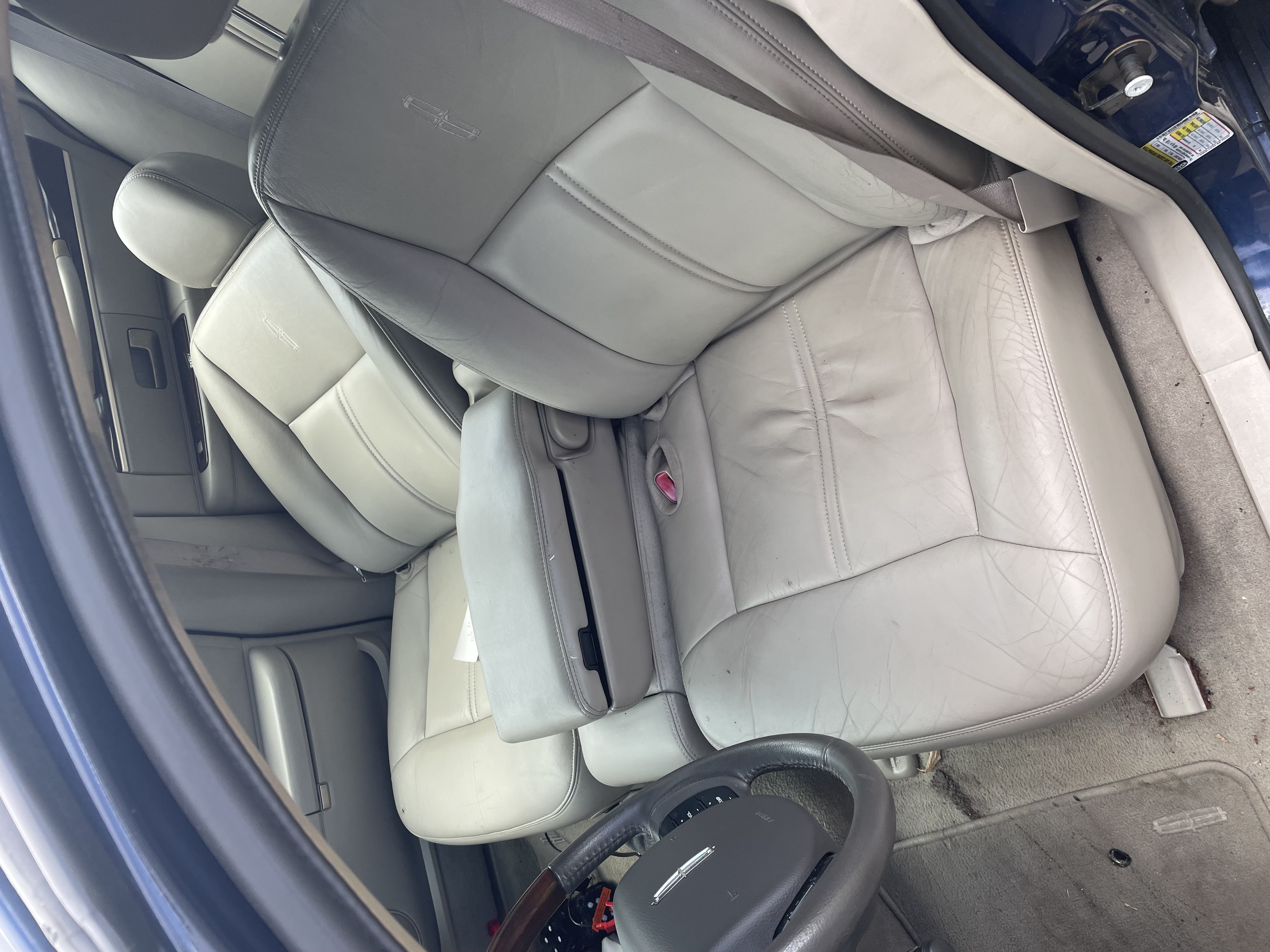 Used 2009 Lincoln Town Car Signature Limited RWD image 5