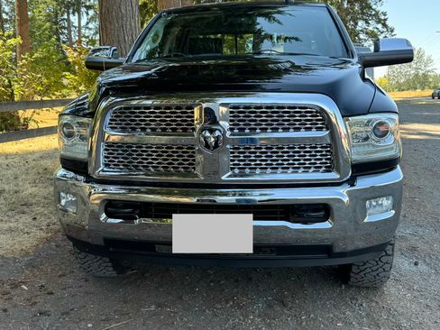 Used 2015 RAM 2500 Laramie w/ Convenience Group AWD/4WD image 4