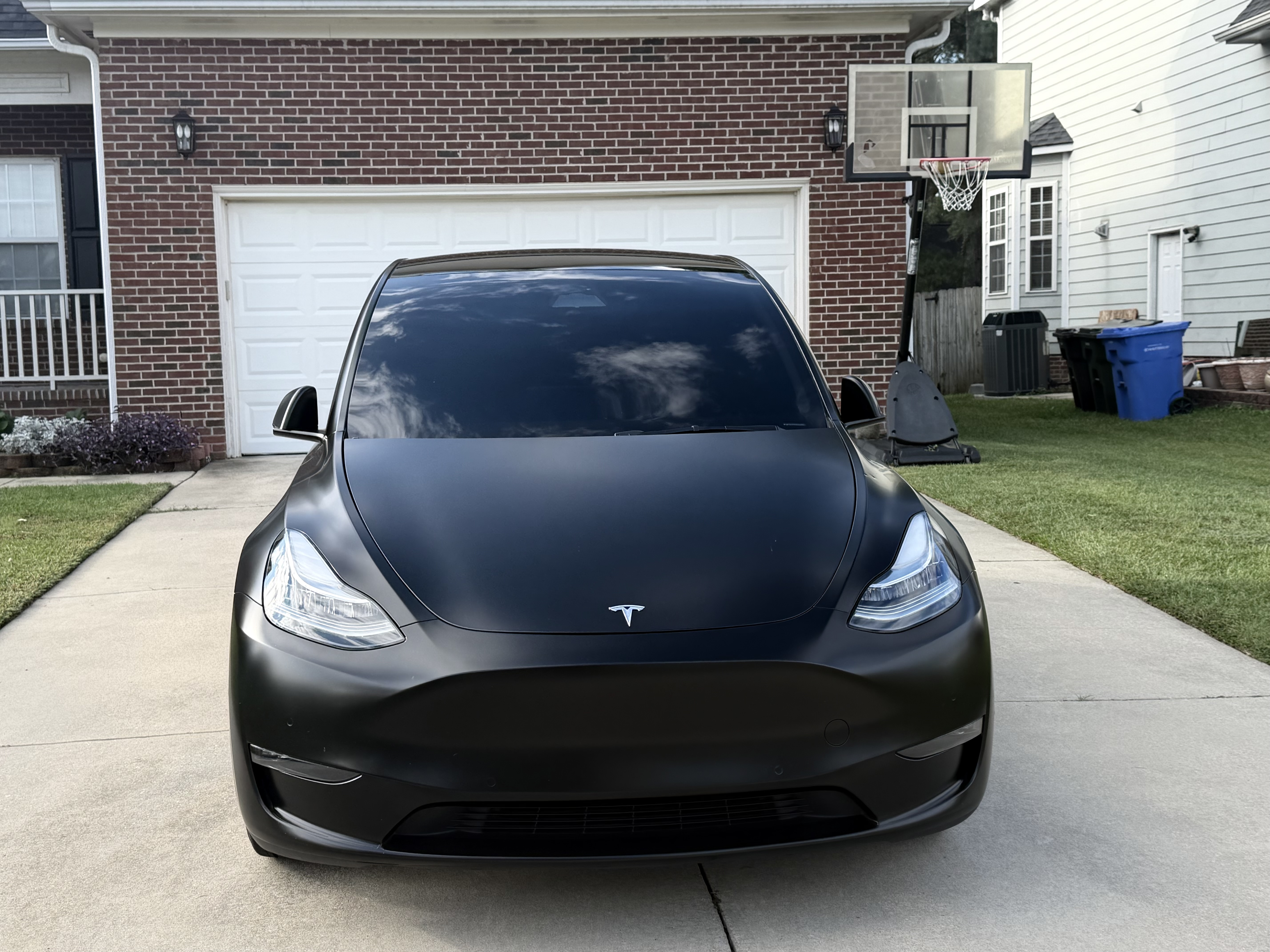 Used 2023 Tesla Model Y Long Range AWD/4WD image 2