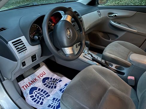 Used 2013 Toyota Corolla LE image 12