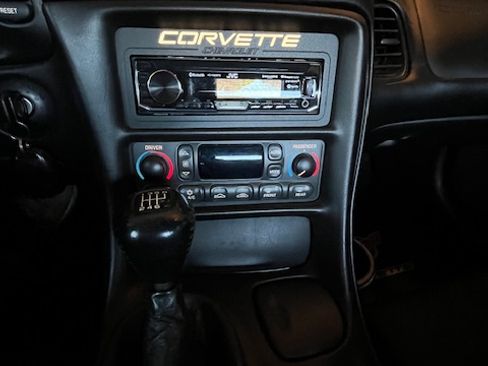 Used 2000 Chevrolet Corvette Convertible w/ Performance Handling Pkg image 15