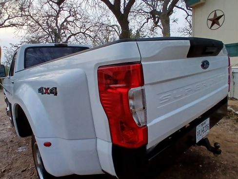 Used 1997 Ford F450 2WD Regular Cab Super Duty image 2