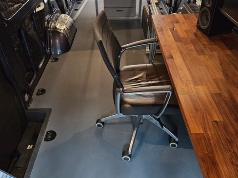 Used 2023 Mercedes-Benz Sprinter 2500 image 18