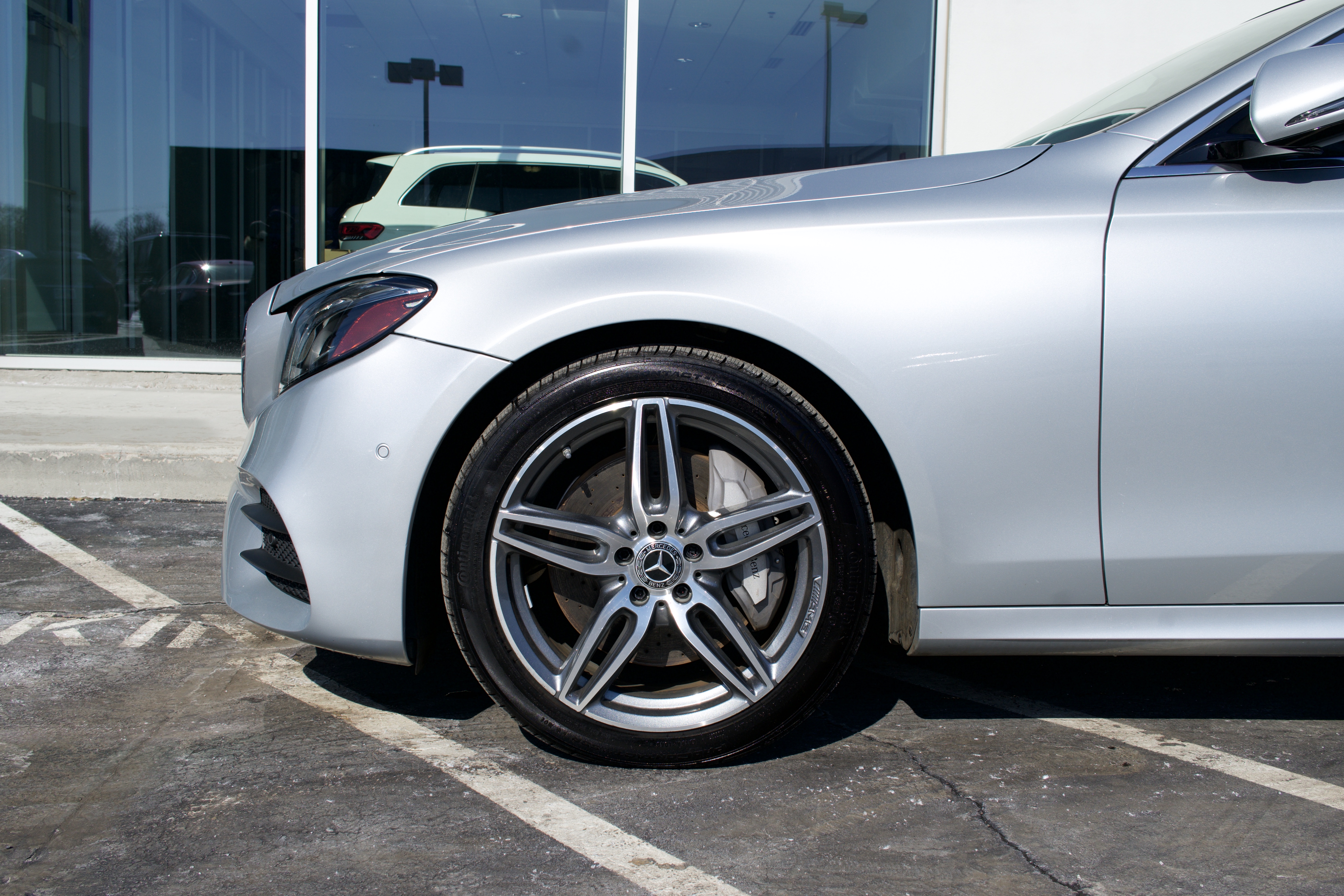 Used 2018 Mercedes-Benz E 400 4MATIC Sedan image 4