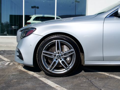 Used 2018 Mercedes-Benz E 400 4MATIC Sedan image 4