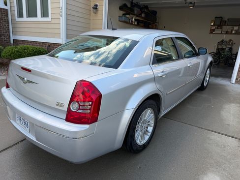 Used 2008 Chrysler 300 Touring w/ Comfort/Convenience Group RWD image 5