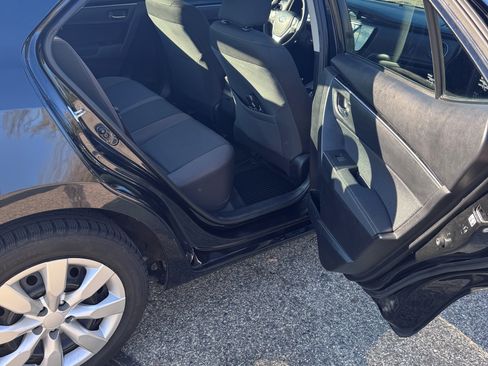 Used 2017 Toyota Corolla LE image 9