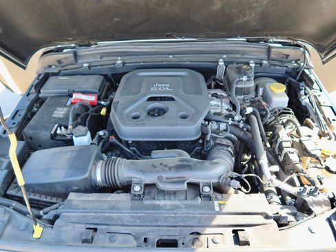 Used 2019 Jeep Wrangler Unlimited Sahara image 10