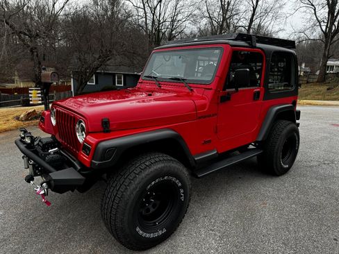 Used 1998 Jeep Wrangler SE image 1