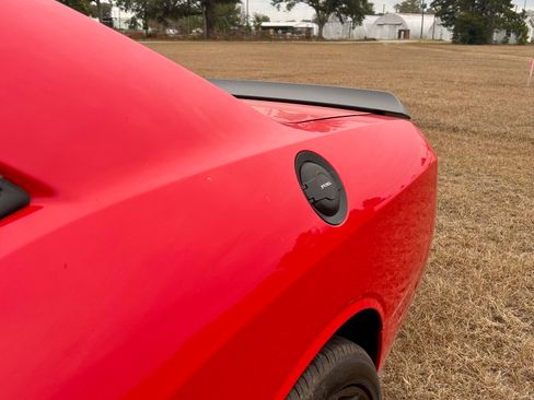 Used 2015 Dodge Challenger SRT Hellcat image 13