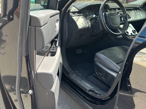 Used 2019 Land Rover Range Rover Velar image 9
