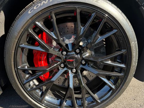 Used 2016 Chevrolet Corvette Z06 w/ 3LZ Preferred Equipment Group RWD image 9