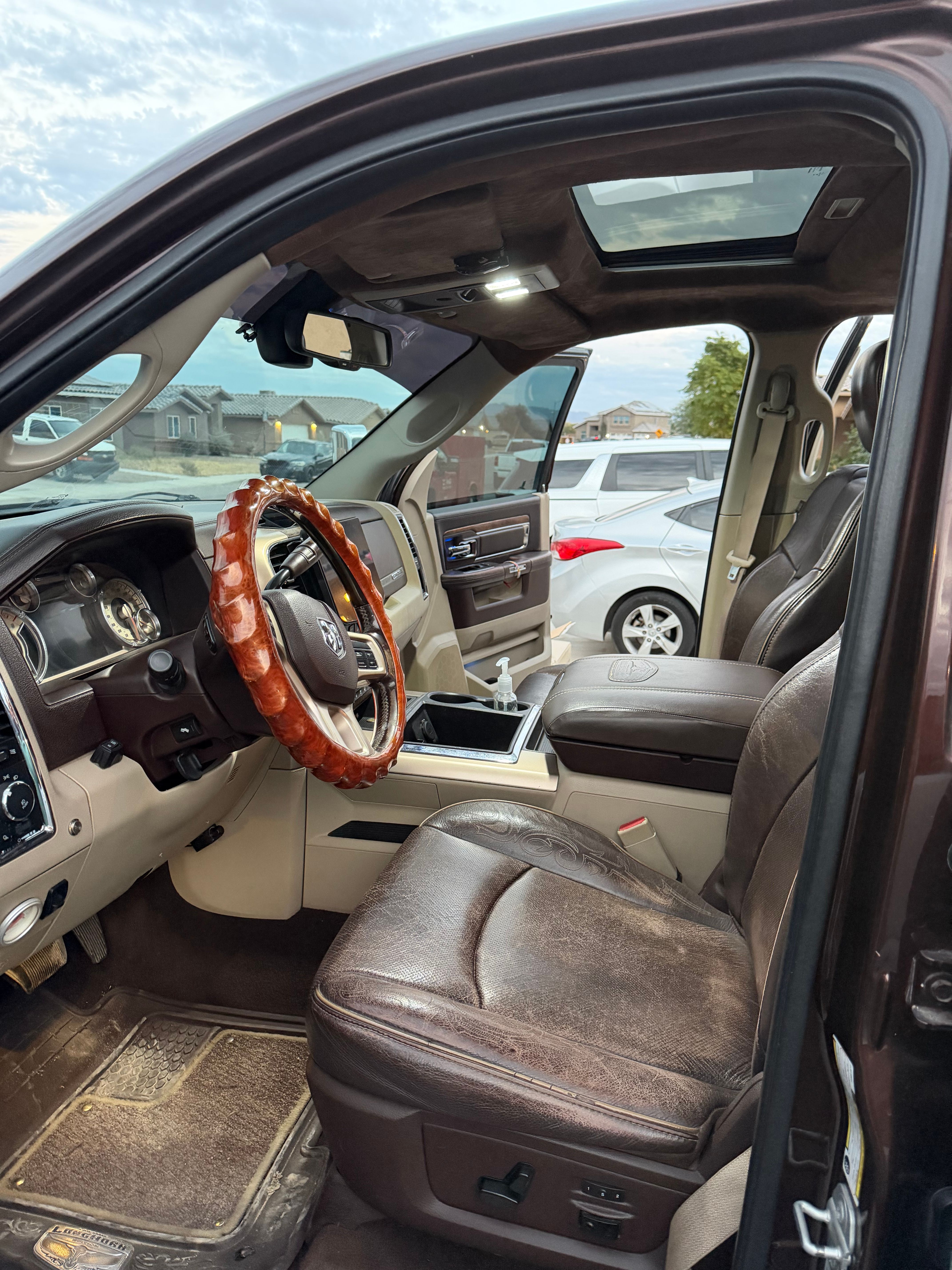 Used 2015 RAM 3500 Laramie Longhorn w/ Convenience Group AWD/4WD image 13