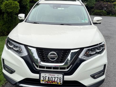 Used 2018 Nissan Rogue SL w/ Premium Package AWD/4WD image 2