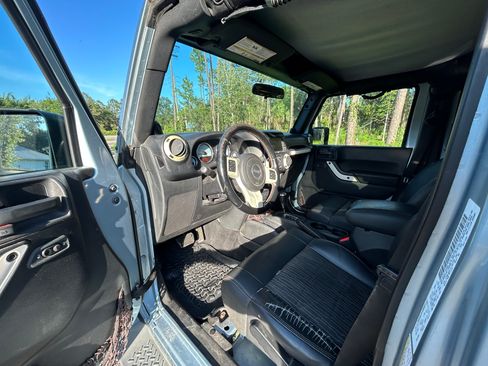 Used 2012 Jeep Wrangler Unlimited Sahara AWD/4WD image 25