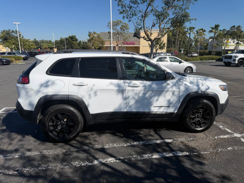 Used 2019 Jeep Cherokee Trailhawk image 6