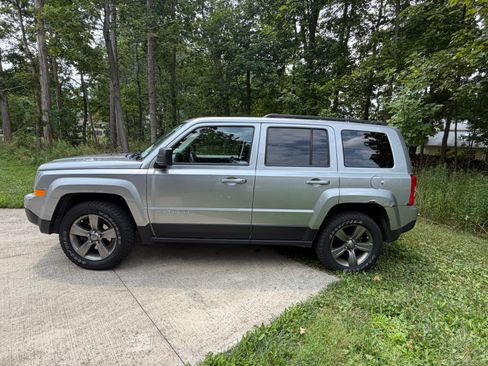 Used 2015 Jeep Patriot High Altitude AWD/4WD image 2