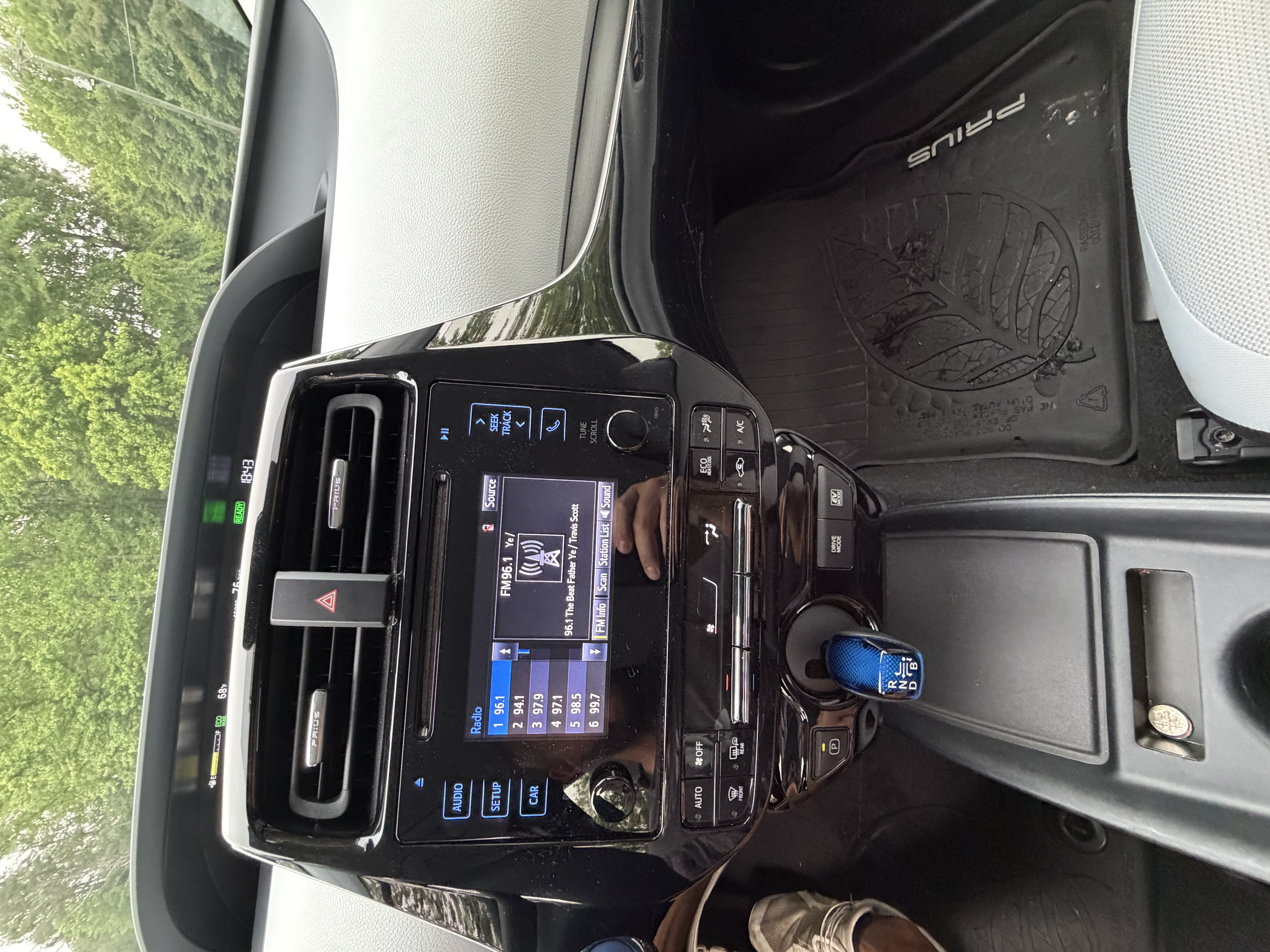 Used 2019 Toyota Prius L Eco FWD image 11