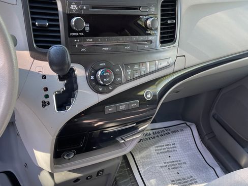 Used 2013 Toyota Sienna LE FWD image 13