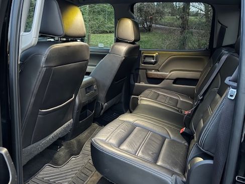 Used 2017 GMC Sierra 2500 Denali w/ Duramax Plus Package AWD/4WD image 12