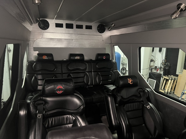 Used 2015 Mercedes-Benz Sprinter 2500 image 6