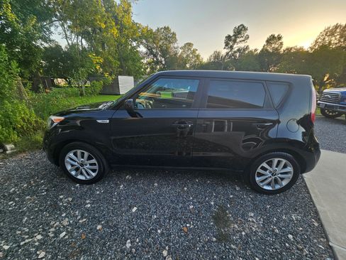 Used 2018 Kia Soul + FWD image 6
