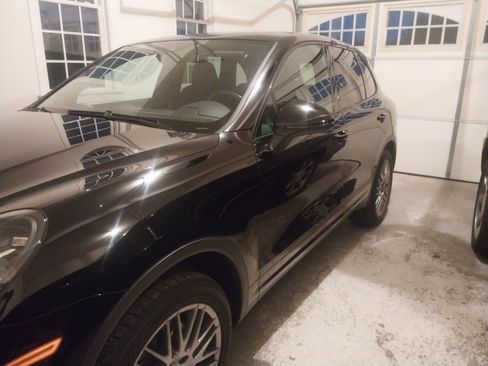 Used 2017 Porsche Cayenne S image 2